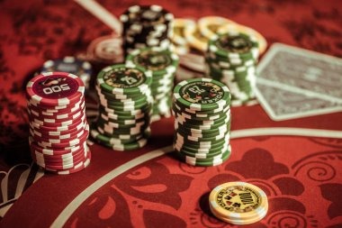 Comparison of Android APK app interface and mobile browser interface showing identical sportsbook and live-dealer categories